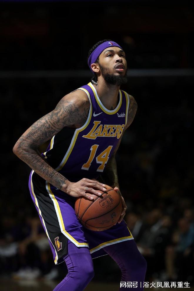关于湖人新人崭露头角，全队竭力所致场均实现+成就传奇色彩的信息
