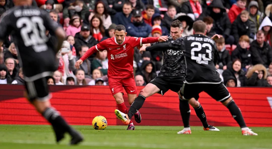 关于阿贾克斯逆转取胜，晋级希望大增的信息