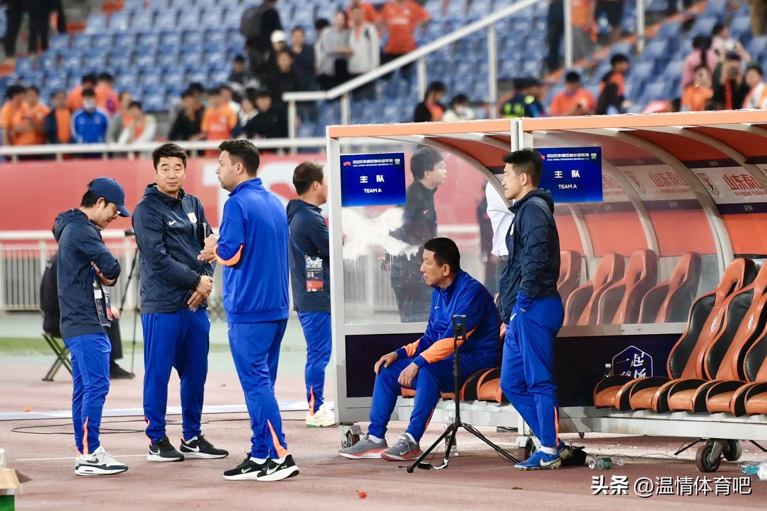 包含阿富汗女足全力以赴，取得足协杯八强席位的词条