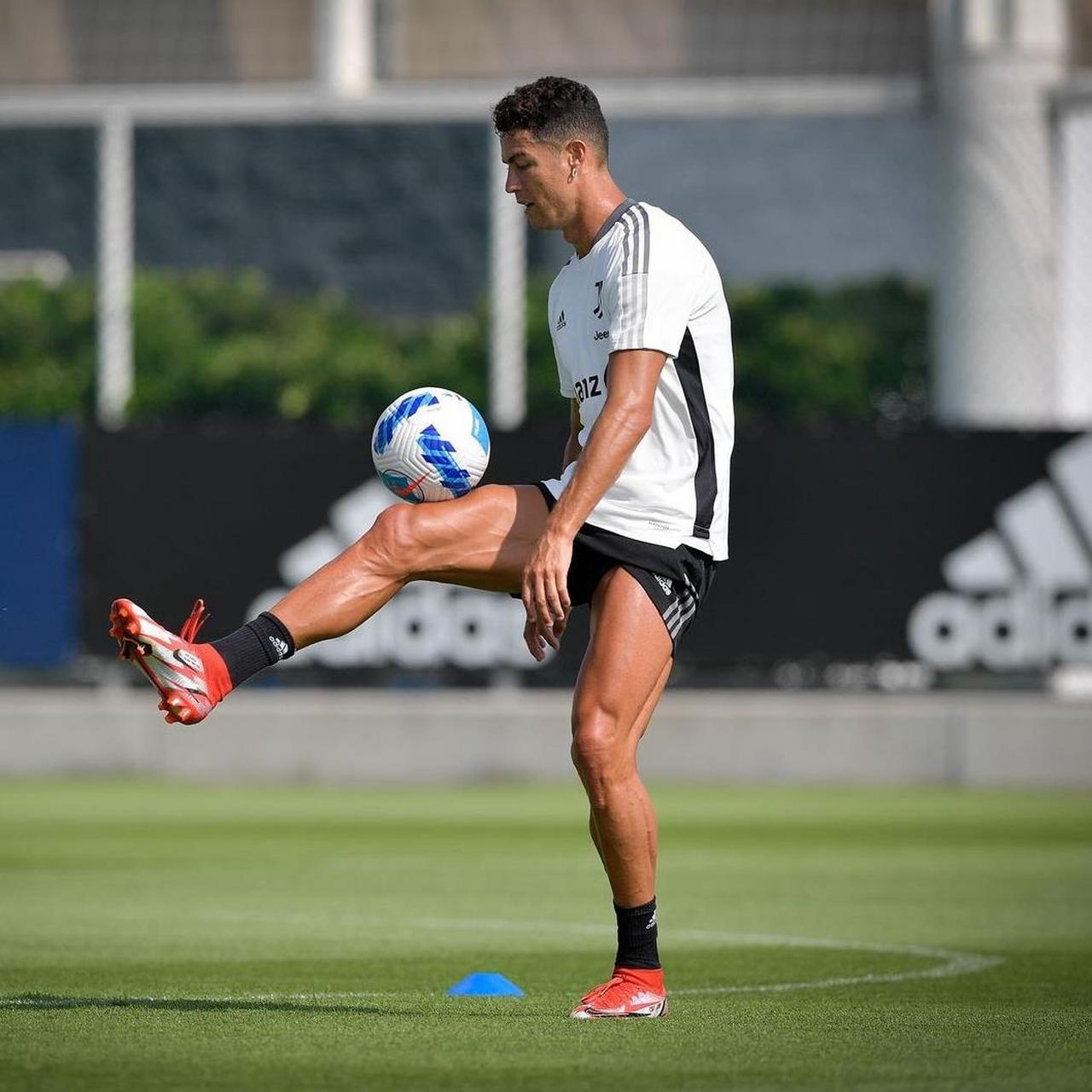 足球明星们的辉煌表现引发球迷狂热的简单介绍 足球明星们的辉煌表现引发球迷狂热的简单介绍