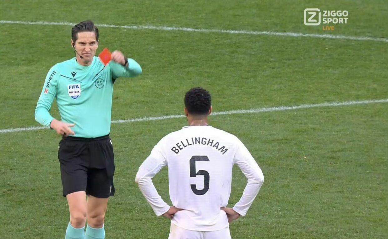 贝林厄姆重伤倒地，德布劳内全队围拢祈祷，场面感人的简单介绍