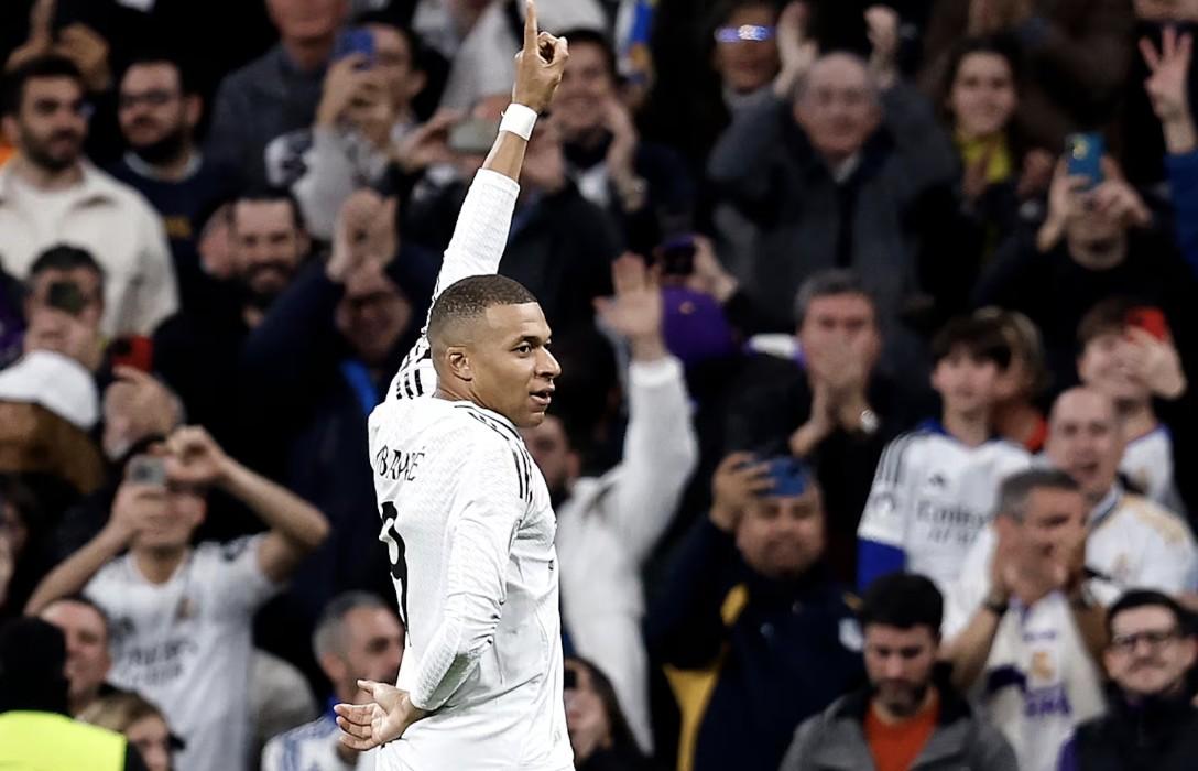  姆巴佩迎来十五赛季高光表现，曼联球迷沸腾！