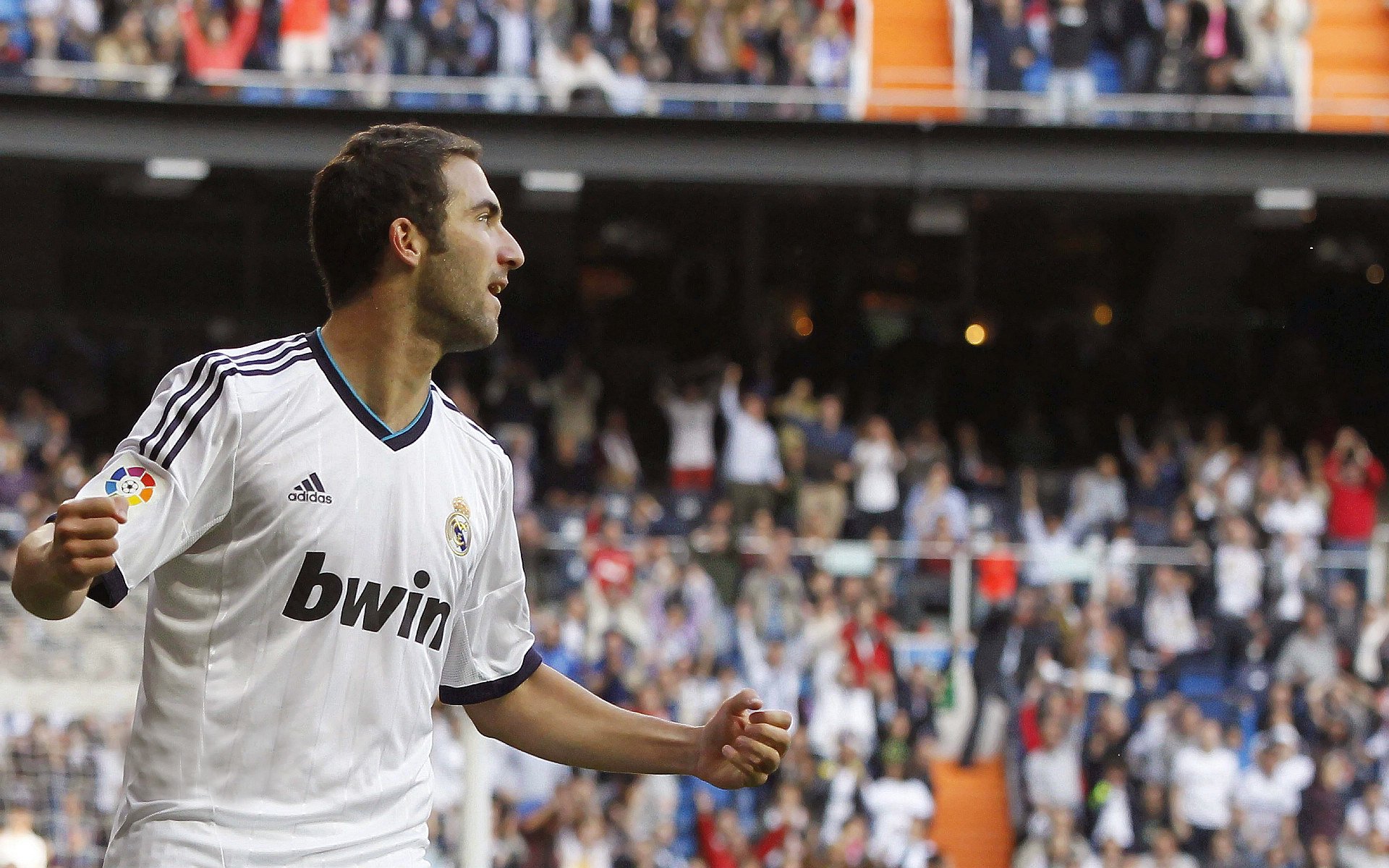 西甲战况：川崎前锋防线稳固，阿森纳进攻受阻，C罗成最佳